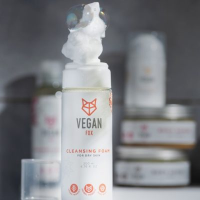 Vegan cleansing foam for oily skin by Vegan Fox with foamy texture on top of a white bottle